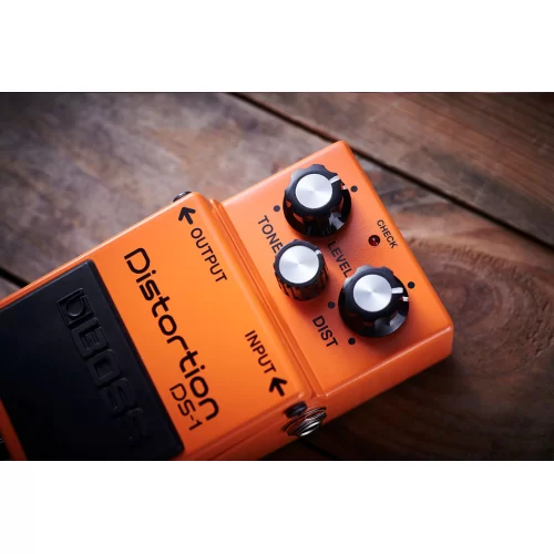 Boss DS-1 Distortion купить в Москве и РФ недорого